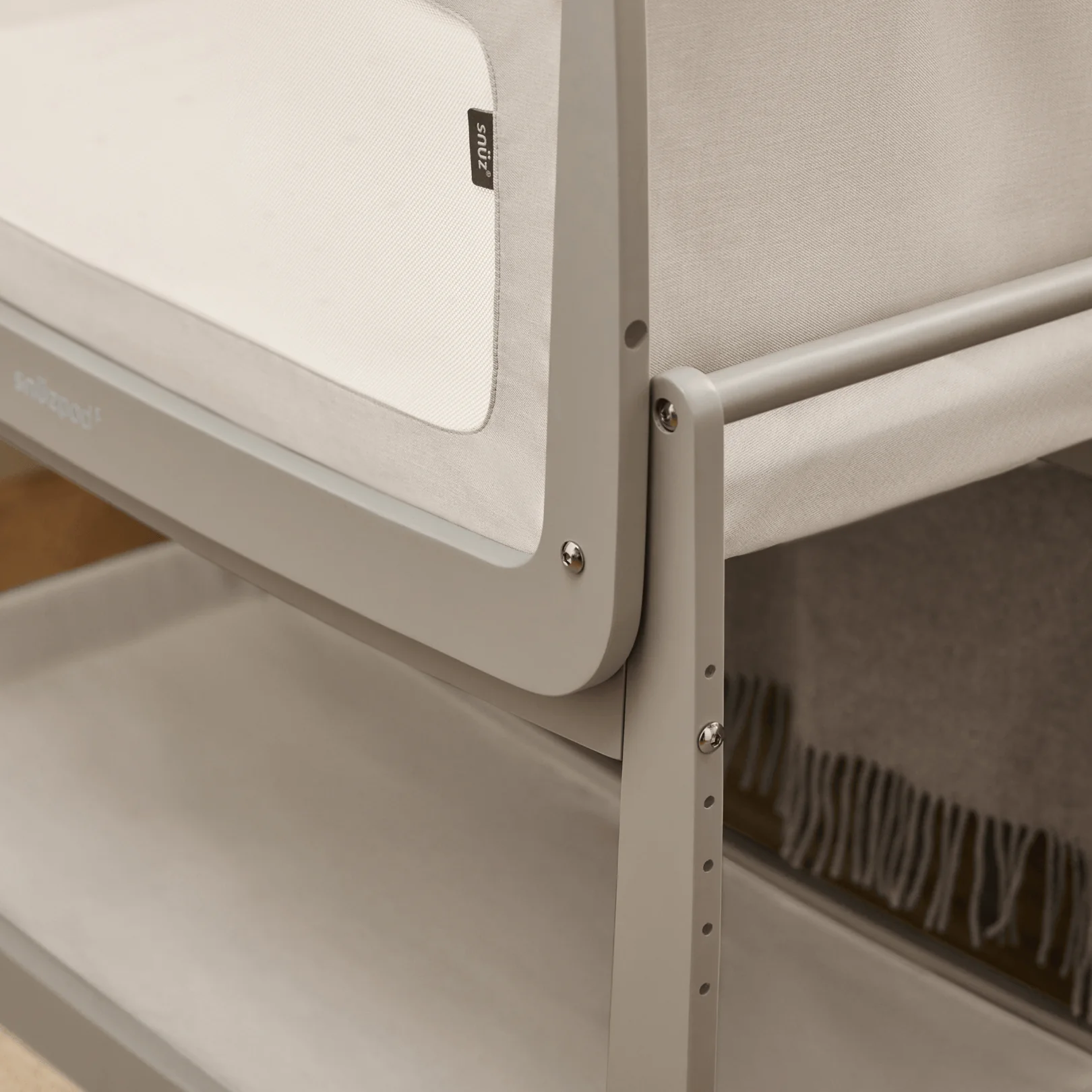 SnuzPod5 Bedside Crib Pebble - Image 7